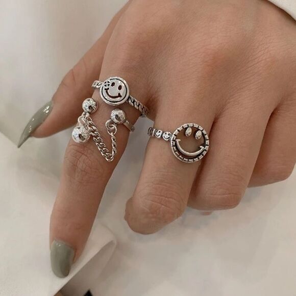 🙂 Smilie face ring with a chain ⛓ - Picture 3 of 5